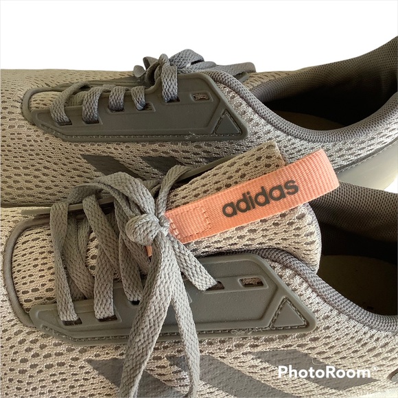 Women Adidas Questar Drive Running Shoes Size 10 Grey Pink Sneakers DB1693 - Picture 4 of 8
